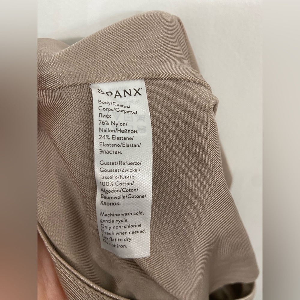 NWT SPANX Simplicity Mid Thigh Shaper Sand Size Large - Picture 5 of 6